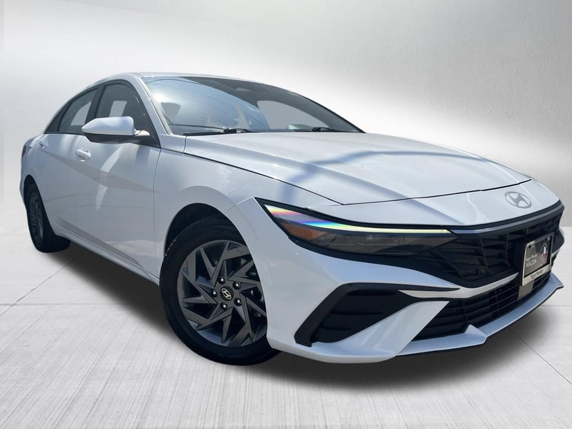 2024 Hyundai Elantra - Image 3
