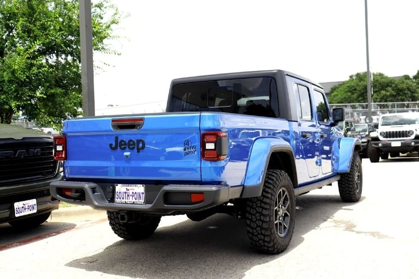 2024 Jeep Gladiator - Image 2