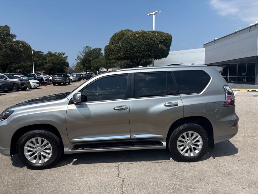 2023 Lexus GX 460 - Image 2
