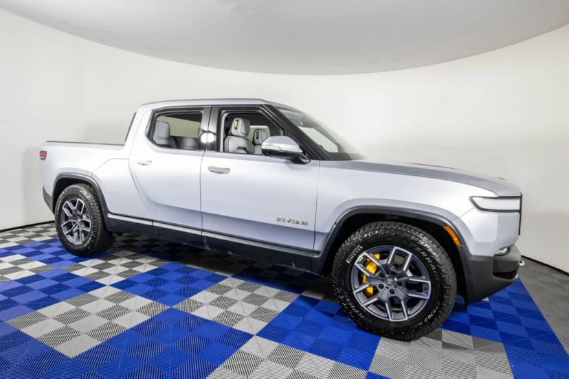 2022 RIVIAN r1t - Image 2