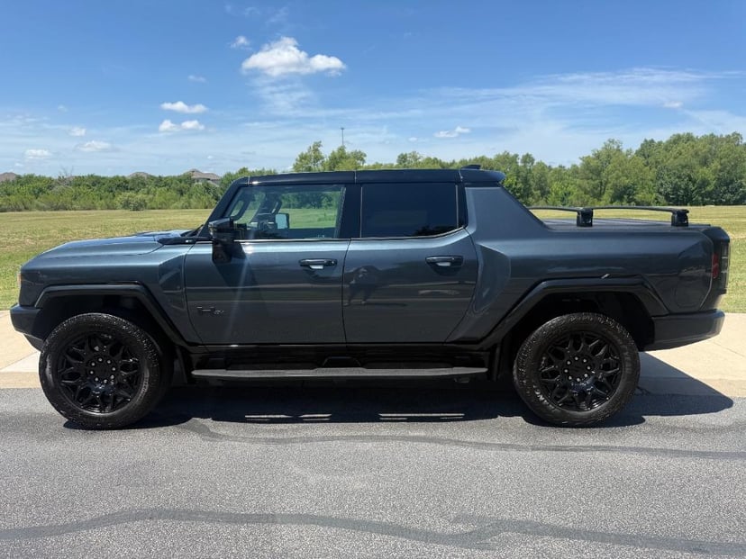 2025 GMC Hummer EV Pickup - Image 2