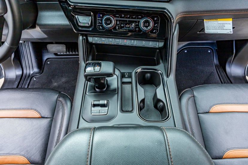 2025 GMC Sierra - Image 2