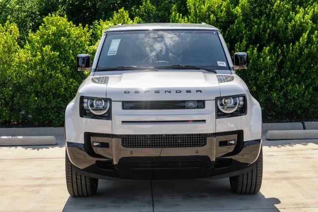 2026 Land Rover Defender - Image 2