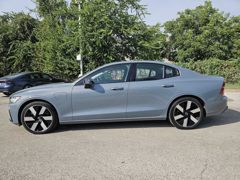 2023 Volvo S60 Recharge Plug-In Hybrid - Image 3