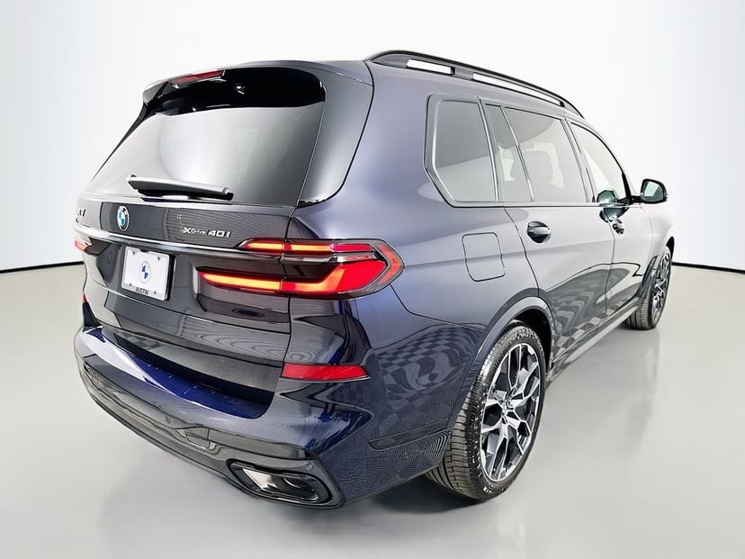2027 BMW X7 - Image 3