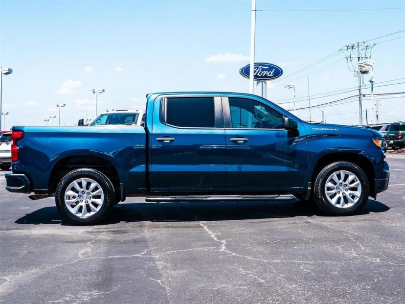 2022 Chevrolet Silverado - Image 2