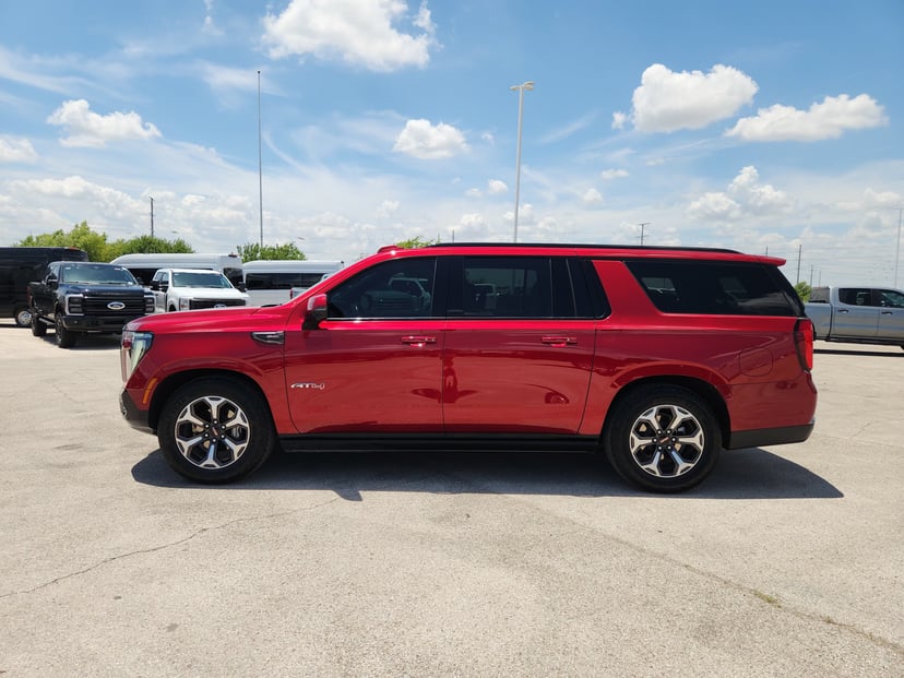 2025 GMC Yukon XL - Image 2