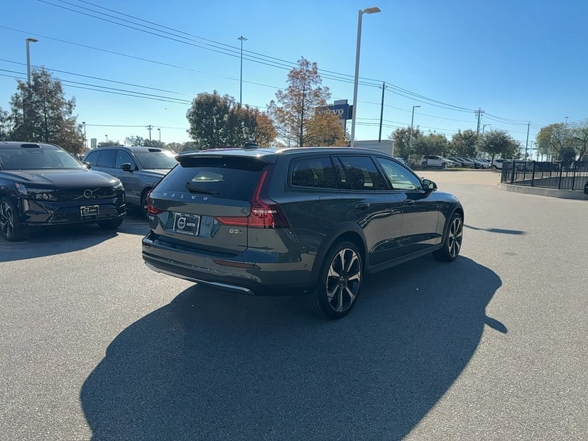 2026 Volvo V60 Cross Country - Image 3