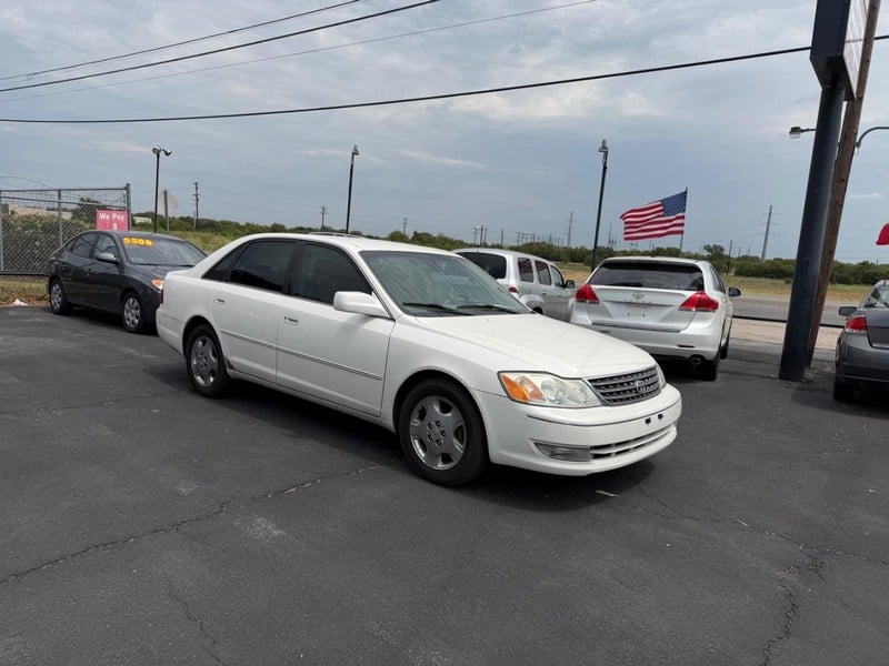 2004 Toyota Avalon - Image 1