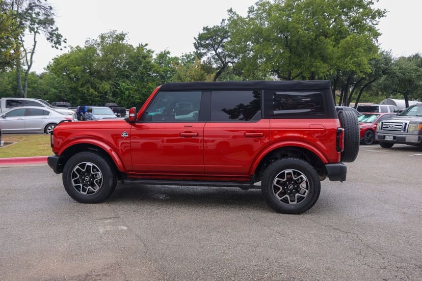 2023 Ford Bronco - Image 2