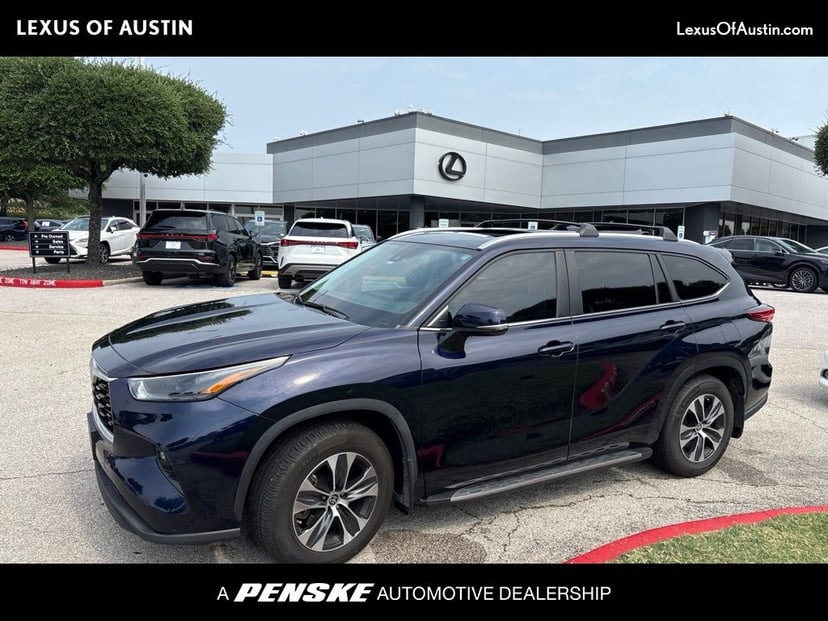 2023 Toyota Highlander - Image 1