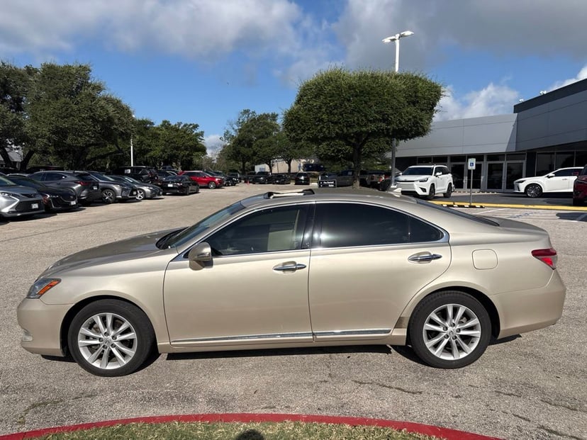 2012 Lexus ES - Image 2