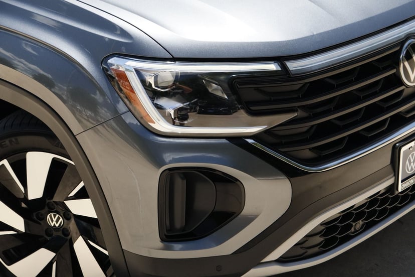 2024 Volkswagen Atlas Cross Sport - Image 3