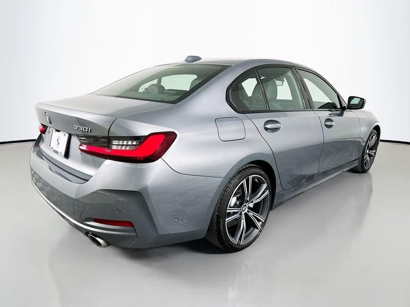 2023 BMW 3 Series - Image 2