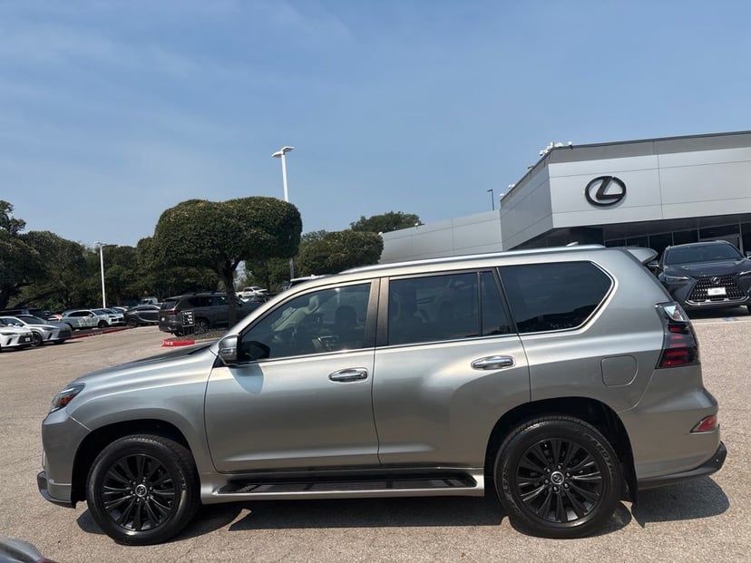 2023 Lexus GX - Image 2