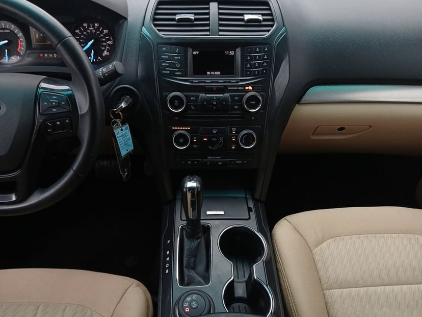 2016 Ford Explorer - Image 2