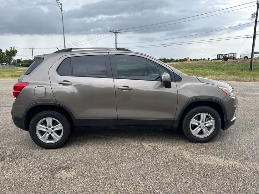 2022 Chevrolet Trax - Image 2