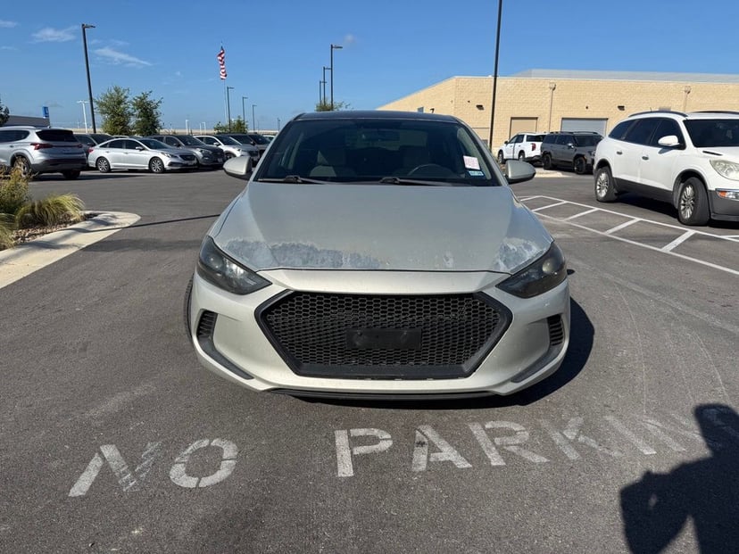 2017 Hyundai Elantra - Image 2