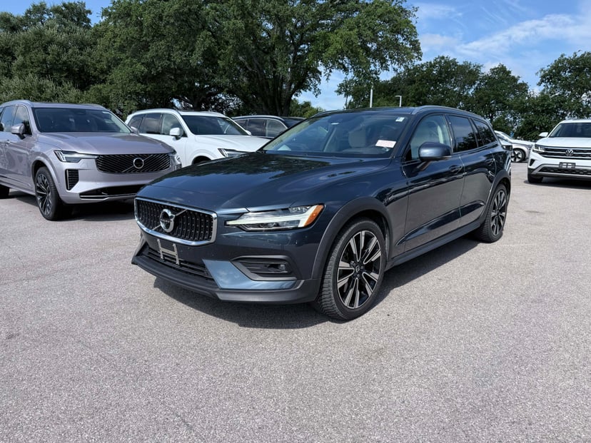 2020 Volvo V60CC - Image 1