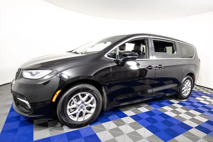 2025 Chrysler Pacifica - Image 1