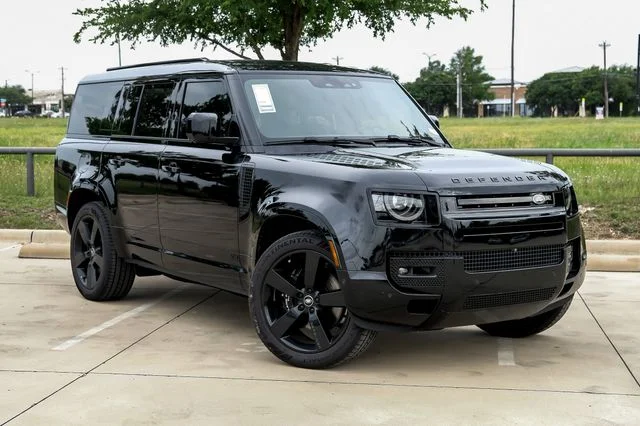 2025 Land Rover Defender - Image 3