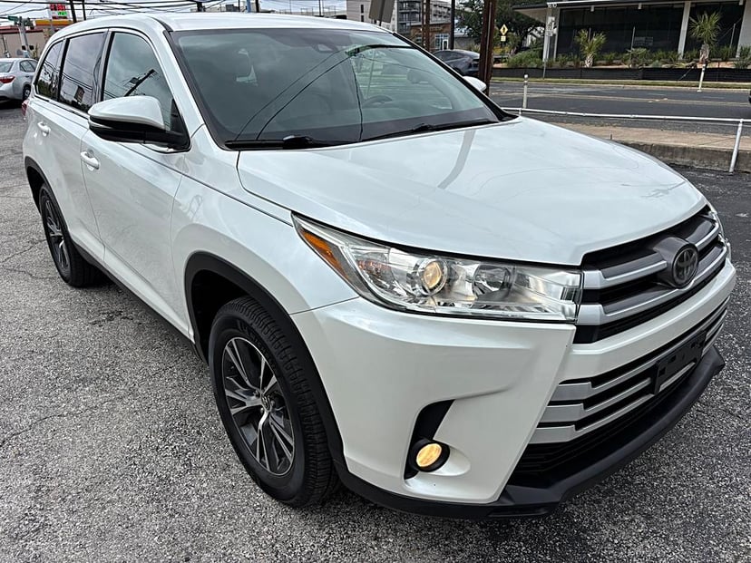 2019 Toyota Highlander - Image 1