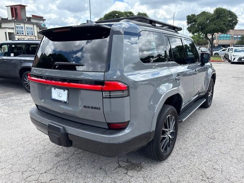 2024 Lexus GX - Image 3