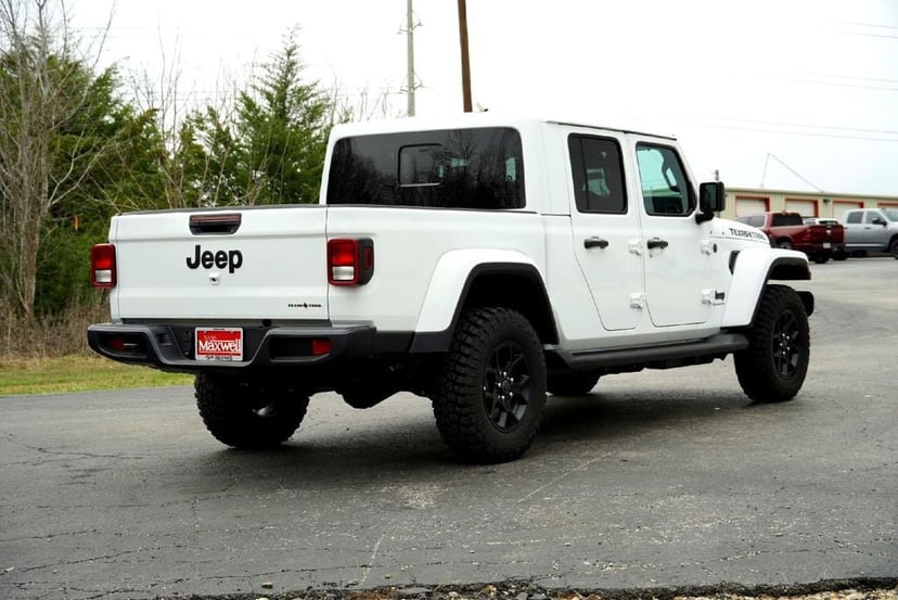 2026 Jeep Gladiator - Image 3