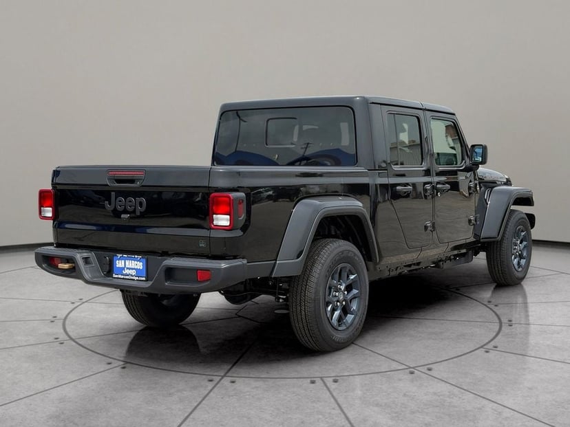 2026 Jeep Gladiator - Image 3