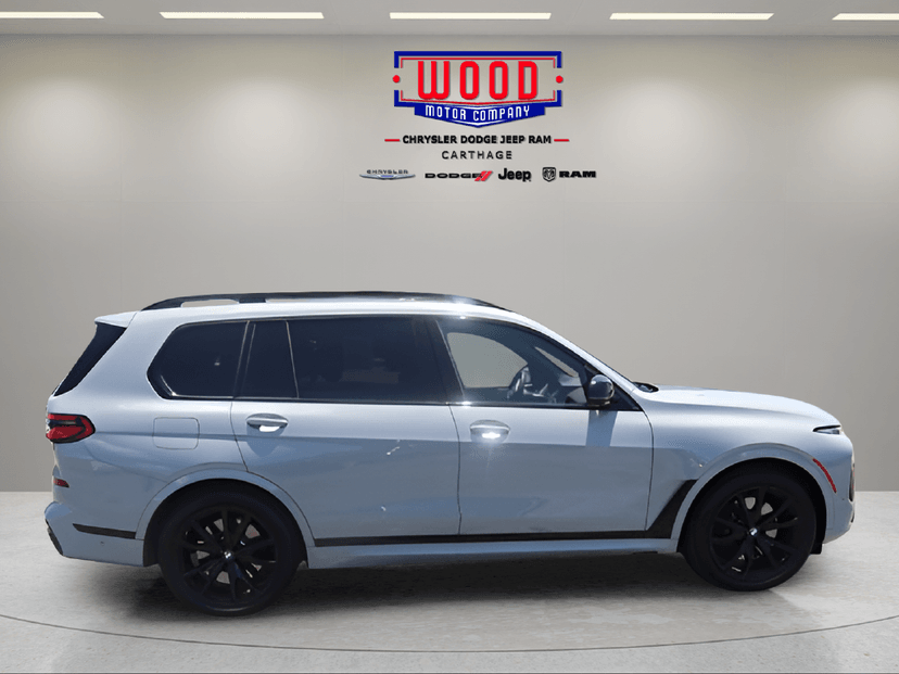 2025 BMW X7 - Image 1