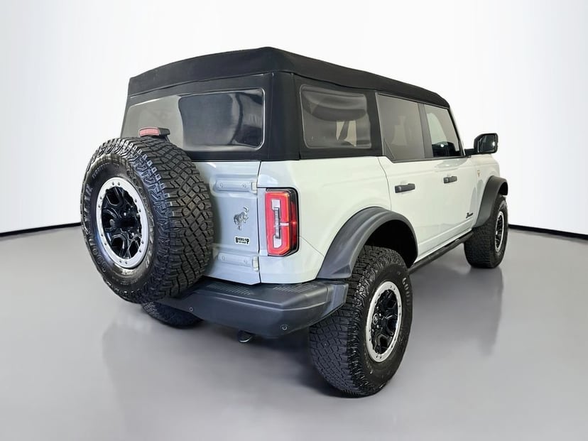 2023 Ford Bronco - Image 3