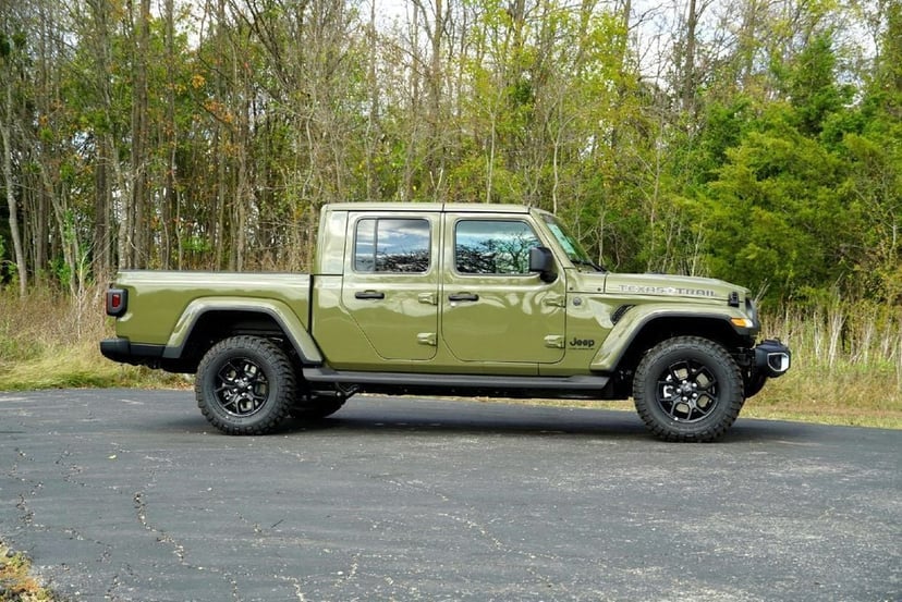2026 Jeep Gladiator - Image 2