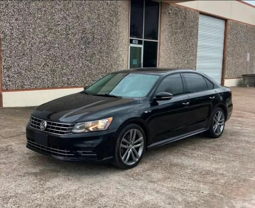 2018 Volkswagen Passat - Image 1