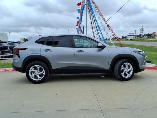 2025 Chevrolet Trax - Image 3