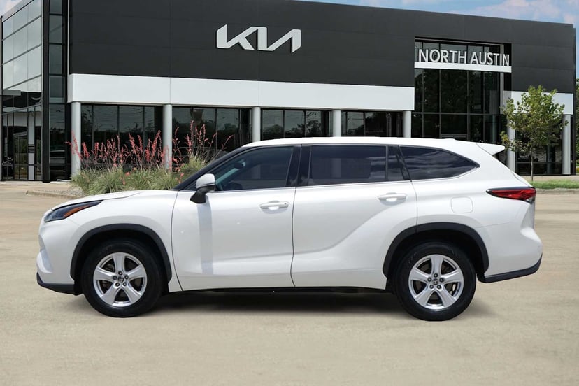 2021 Toyota Highlander - Image 2