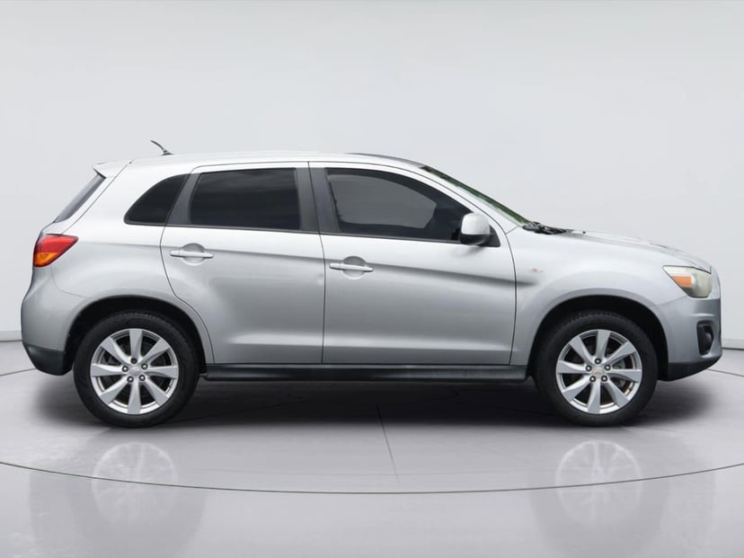 2013 Mitsubishi Outlander Sport - Image 2