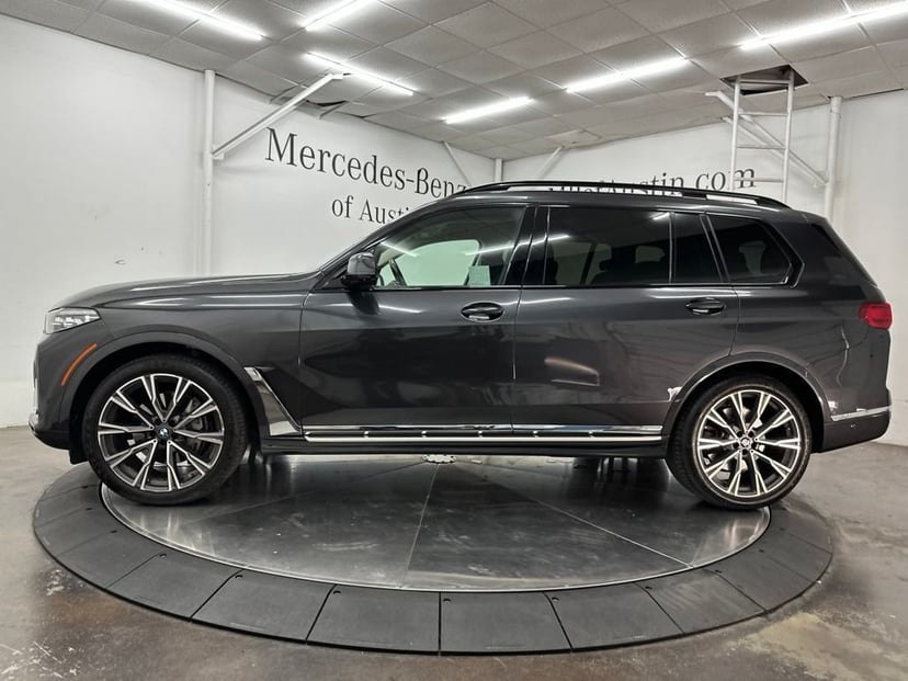 2022 BMW X7 - Image 2