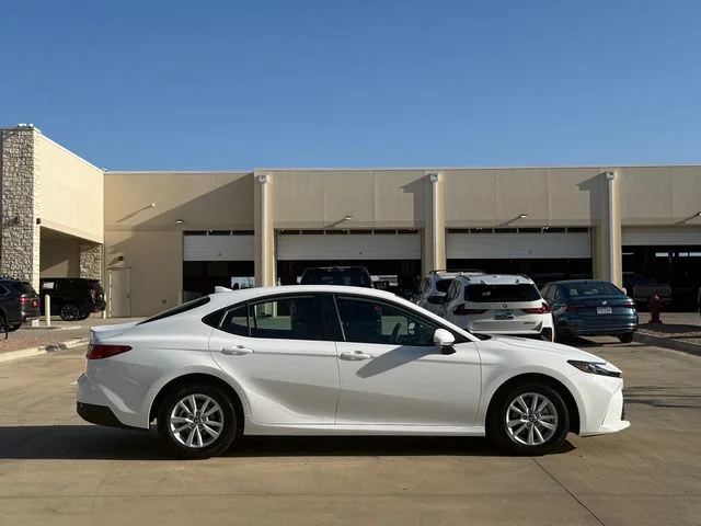 2026 Toyota Camry - Image 3