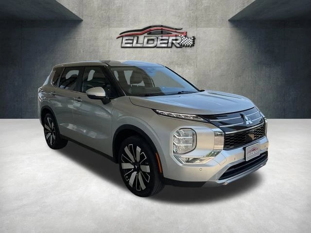2025 Mitsubishi Outlander - Image 1