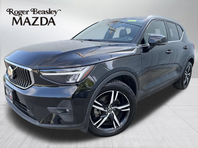 2023 Volvo XC40 - Image 2