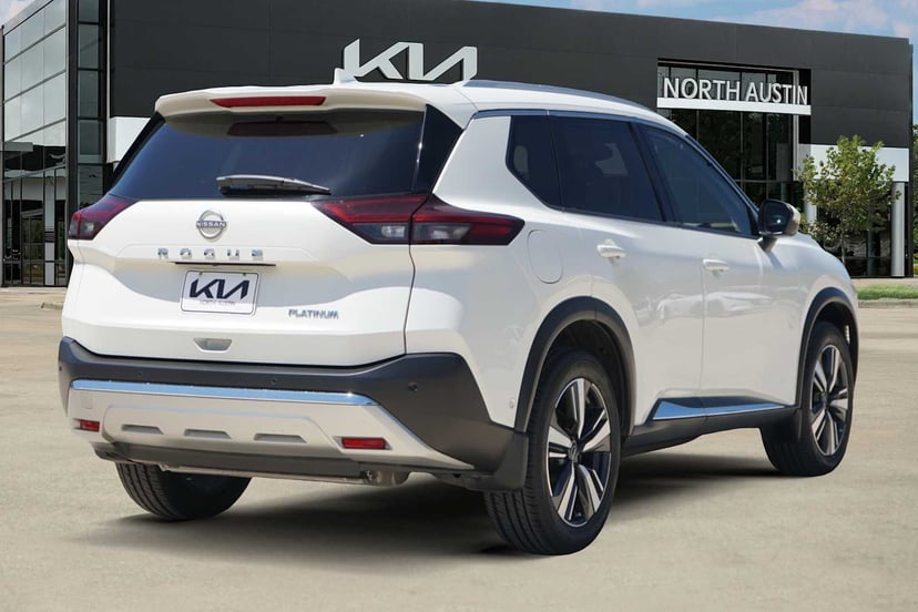 2023 Nissan Rogue - Image 3