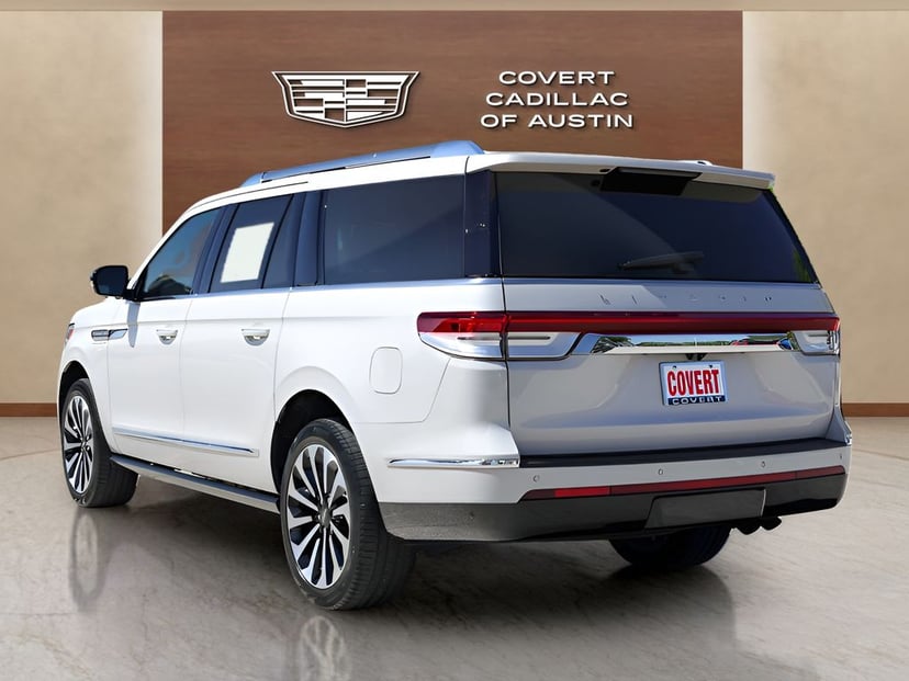 2022 Lincoln Navigator L - Image 2