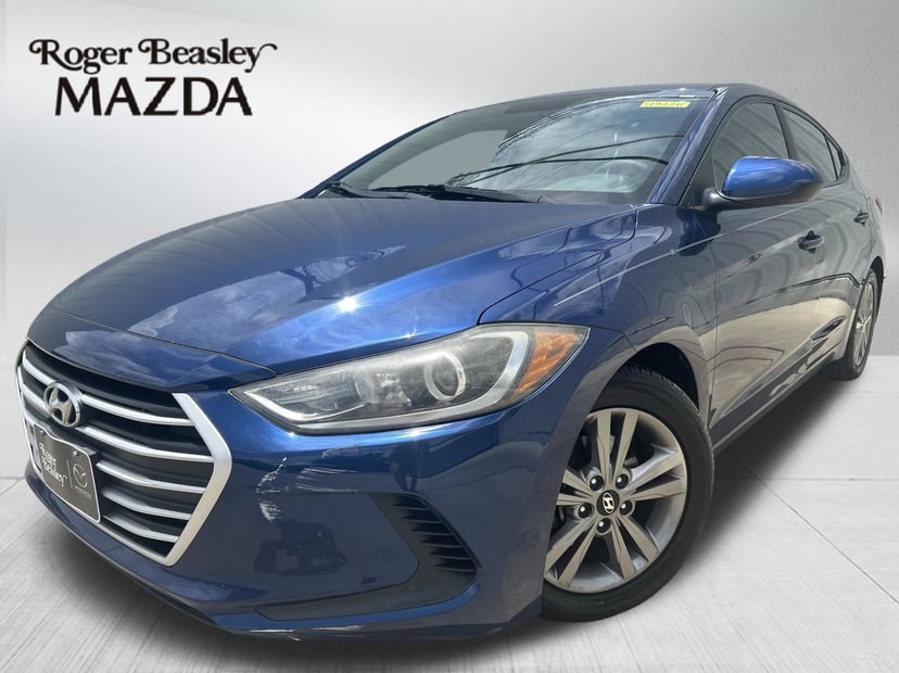 2017 Hyundai Elantra - Image 2
