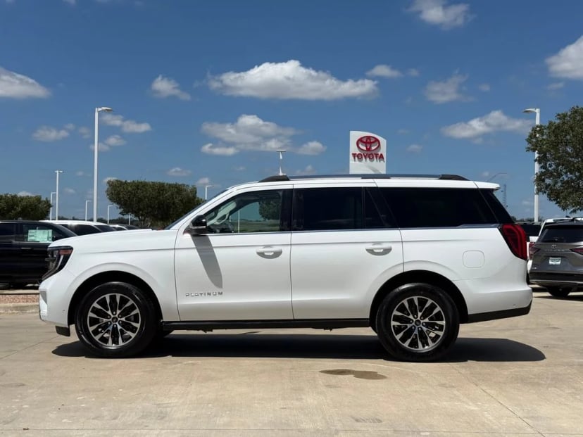 2025 Ford Expedition - Image 2
