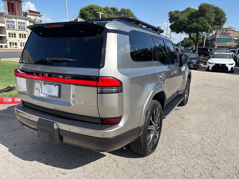2024 Lexus GX - Image 3