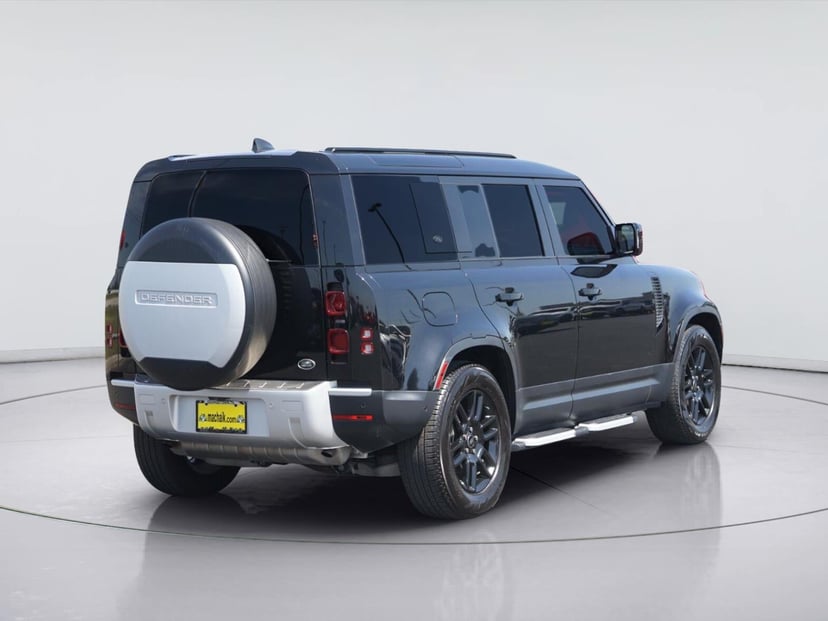 2023 Land Rover Defender - Image 3