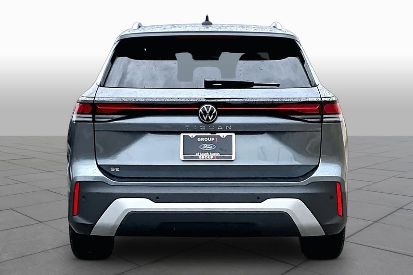 2026 Volkswagen Tiguan SE 4 Door SUV Platinum Gray Metallic - Image 2