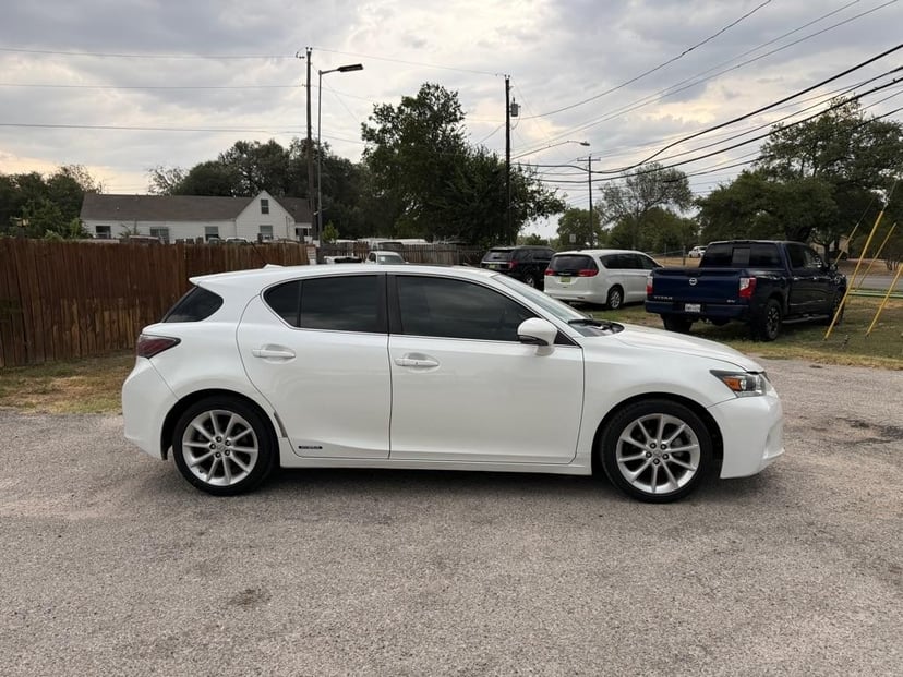 2011 Lexus CT - Image 1