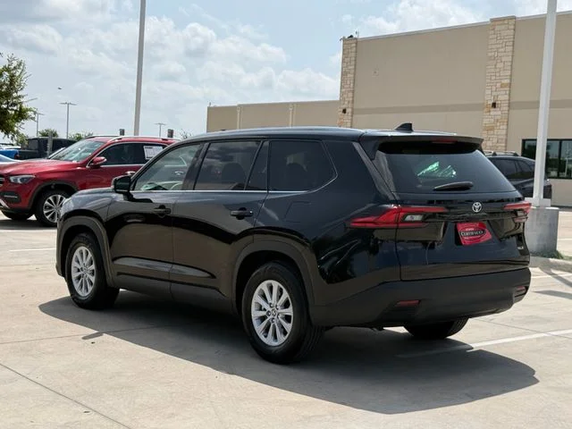 2026 Toyota Grand Highlander - Image 3