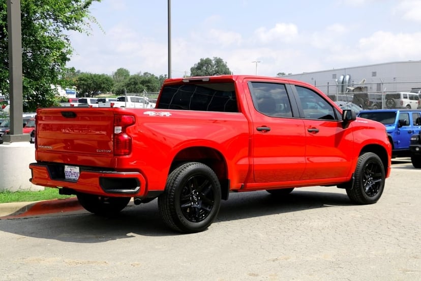2025 Chevrolet Silverado - Image 2